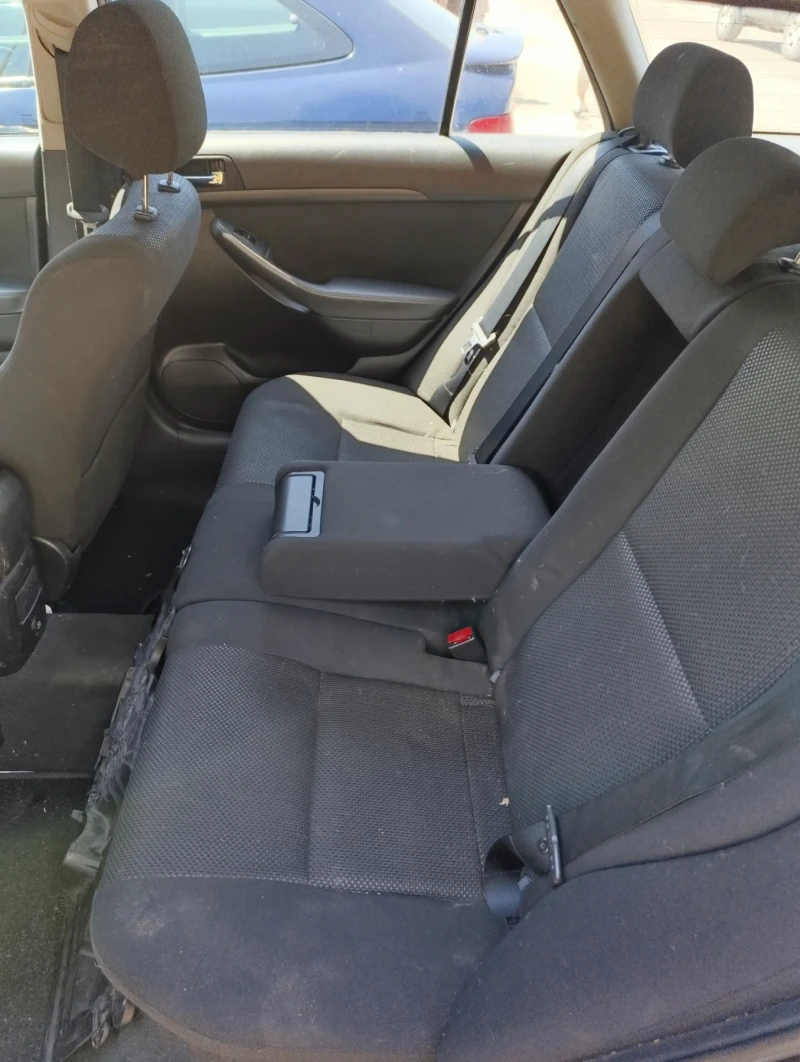 Toyota Avensis 1.8vvt, снимка 9 - Автомобили и джипове - 52312040