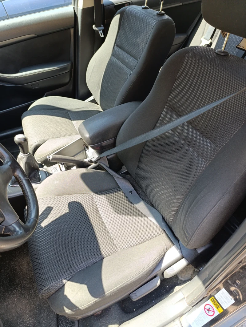 Toyota Avensis 1.8vvt, снимка 8 - Автомобили и джипове - 52312040