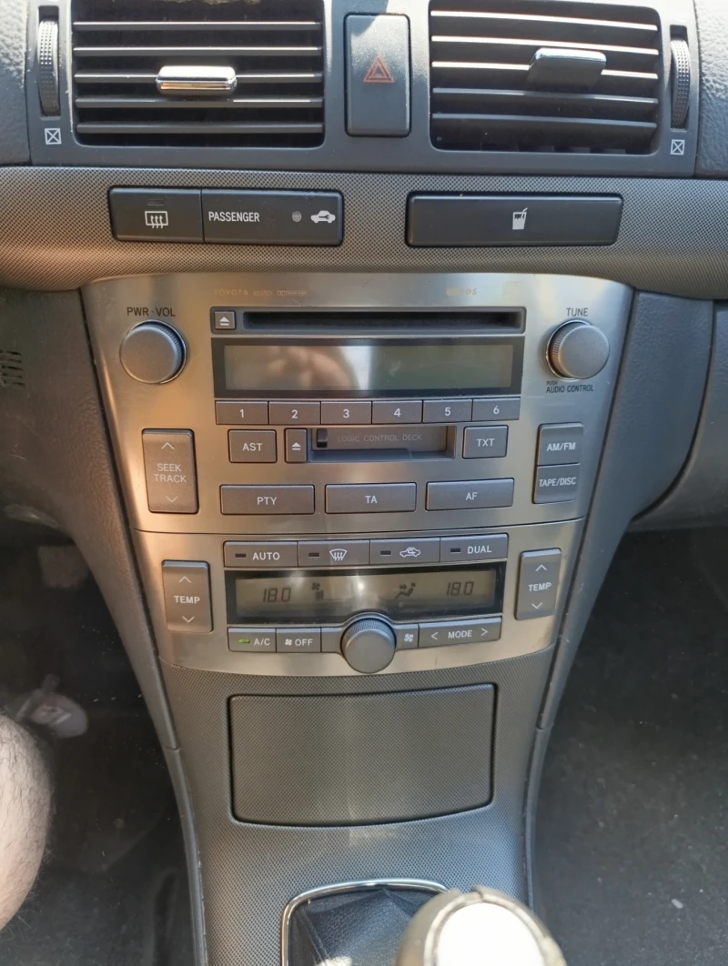 Toyota Avensis 1.8vvt, снимка 6 - Автомобили и джипове - 52312040