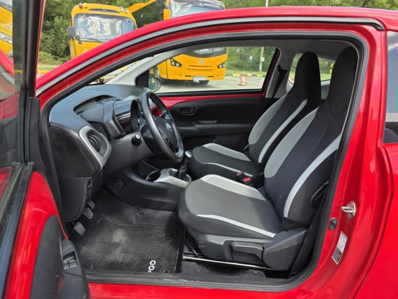 Toyota Aygo Като Нова, снимка 10 - Автомобили и джипове - 52449954