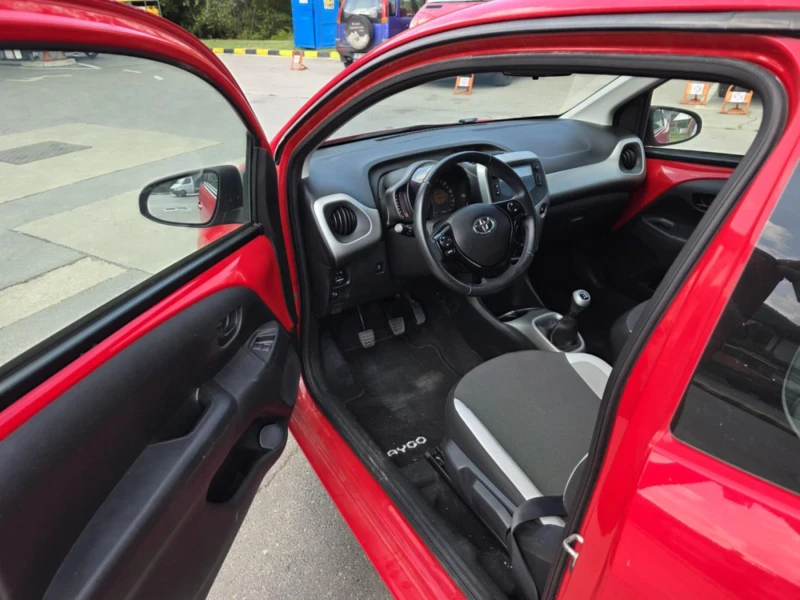 Toyota Aygo Като Нова, снимка 9 - Автомобили и джипове - 52449954