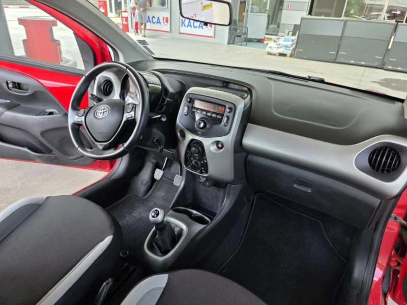 Toyota Aygo Като Нова, снимка 12 - Автомобили и джипове - 52449954