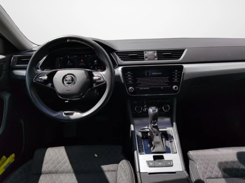Skoda Superb 1.4TSI/AMBITION/218HP/DSG/CPLAY/KLESS/LED/946f, снимка 6 - Автомобили и джипове - 52606793
