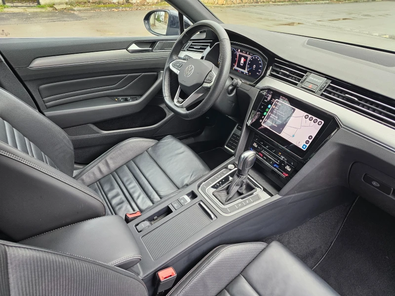 VW Passat 2.0 TDI R-Line Sportpaket DCC 200 коня, снимка 15 - Автомобили и джипове - 52769321