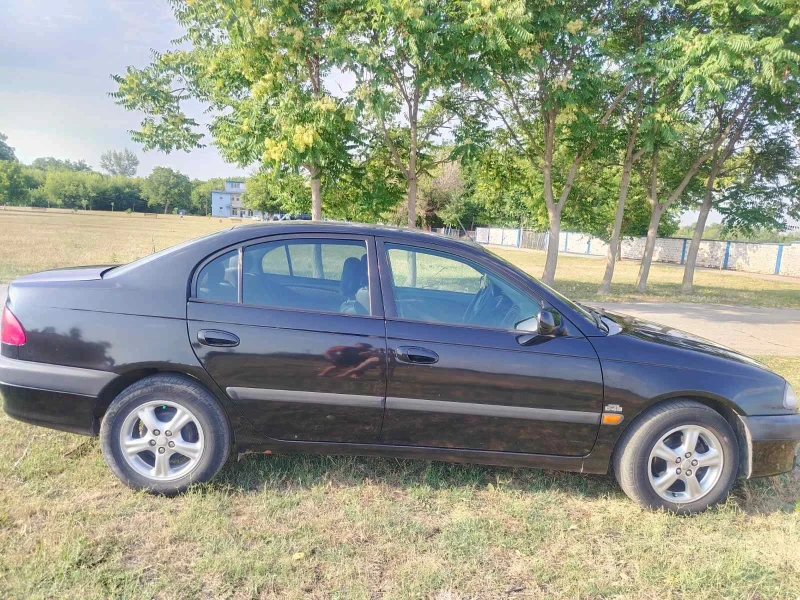 Toyota Avensis Седан