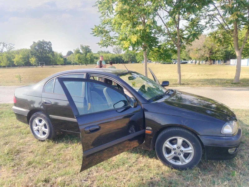 Toyota Avensis Седан, снимка 12 - Автомобили и джипове - 52947666