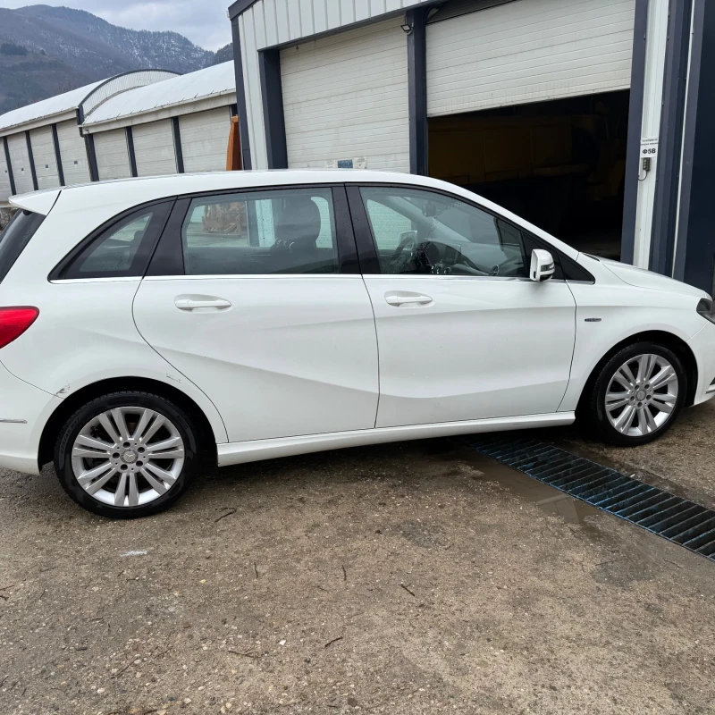 Mercedes-Benz B 180, снимка 5 - Автомобили и джипове - 53446748