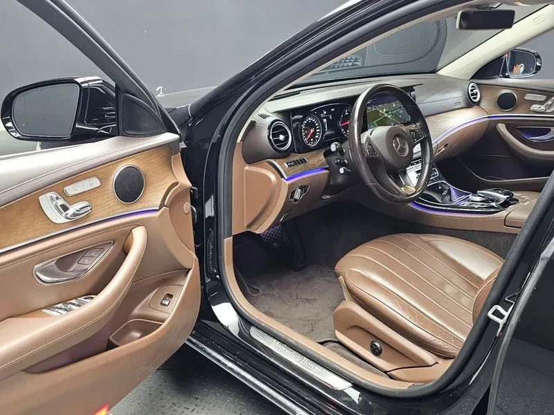 Mercedes-Benz E 220 4MATIC EXCLUSIVE, снимка 10 - Автомобили и джипове - 55310936
