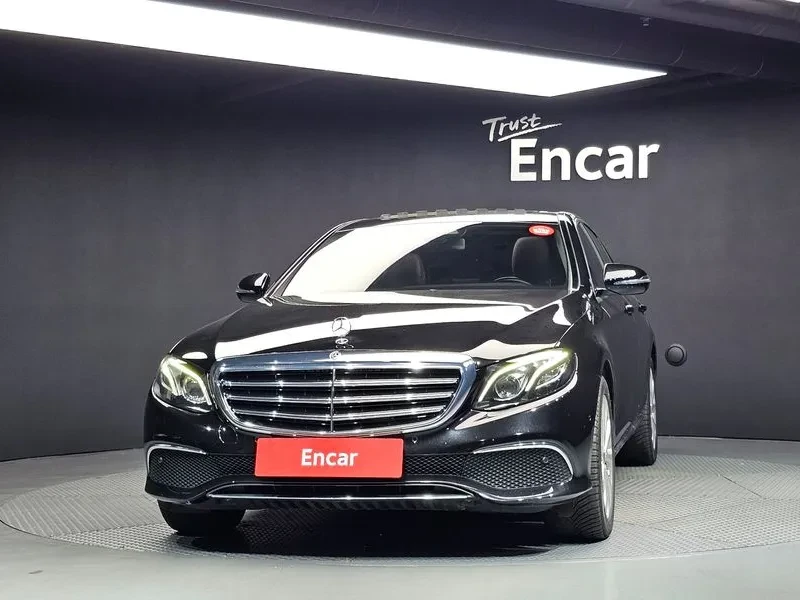 Mercedes-Benz E 220 4MATIC EXCLUSIVE, снимка 3 - Автомобили и джипове - 55310936