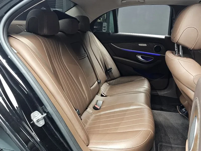 Mercedes-Benz E 220 4MATIC EXCLUSIVE, снимка 11 - Автомобили и джипове - 55310936