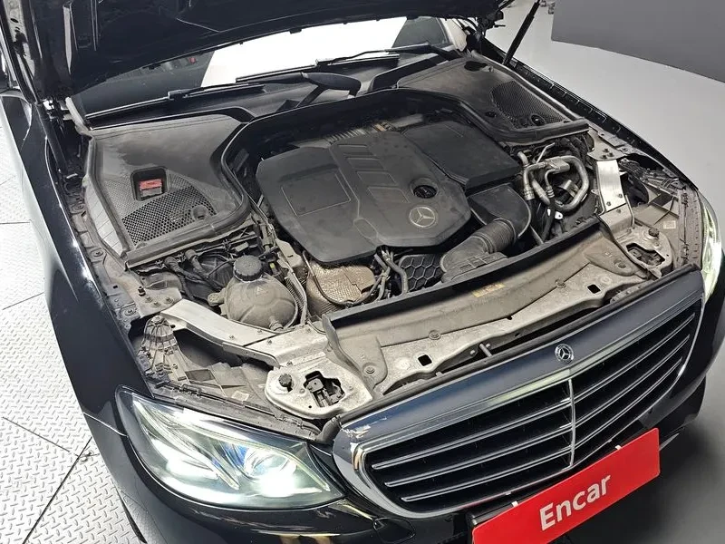 Mercedes-Benz E 220 4MATIC EXCLUSIVE, снимка 6 - Автомобили и джипове - 55310936