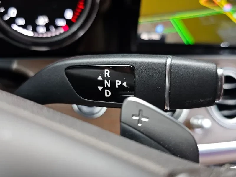 Mercedes-Benz E 220 4MATIC EXCLUSIVE, снимка 9 - Автомобили и джипове - 55310936