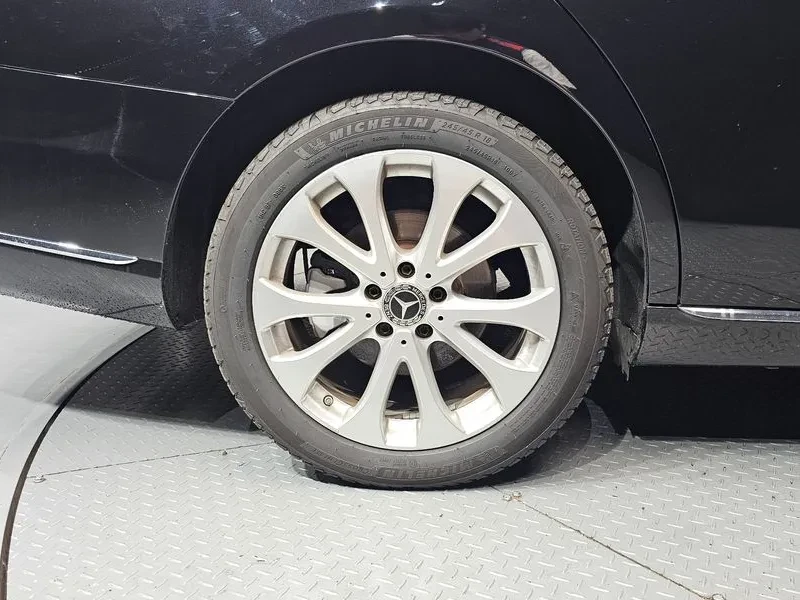 Mercedes-Benz E 220 4MATIC EXCLUSIVE, снимка 5 - Автомобили и джипове - 55310936