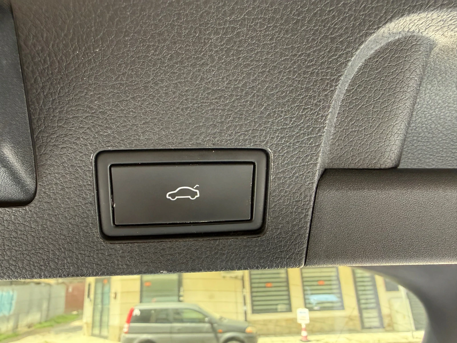 VW Arteon 2.0TDI* 4MOTION* R-LINE* 100хил.* В Гаранция до 20, снимка 13 - Автомобили и джипове - 44507811