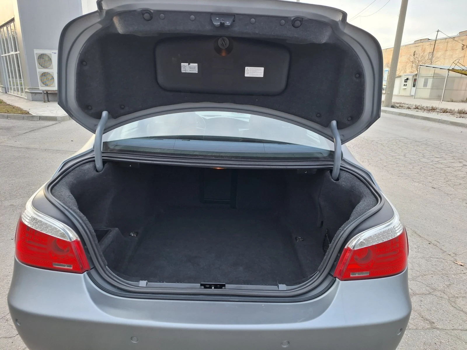 BMW 530 3.0D, 235к.с. М ПАКЕТ, САТ СК.КУТИЯ, ВАКУУМ, МАТ. | Mobile.bg — изображение 15