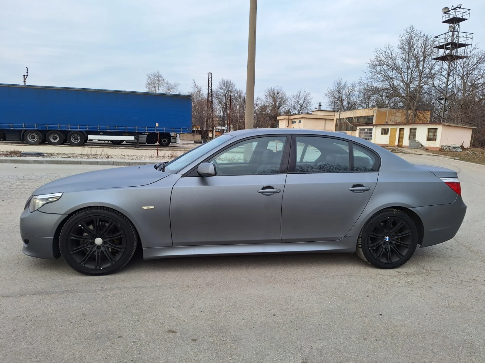 BMW 530 3.0D, 235к.с. М ПАКЕТ, САТ СК.КУТИЯ, ВАКУУМ, МАТ. | Mobile.bg — изображение 1