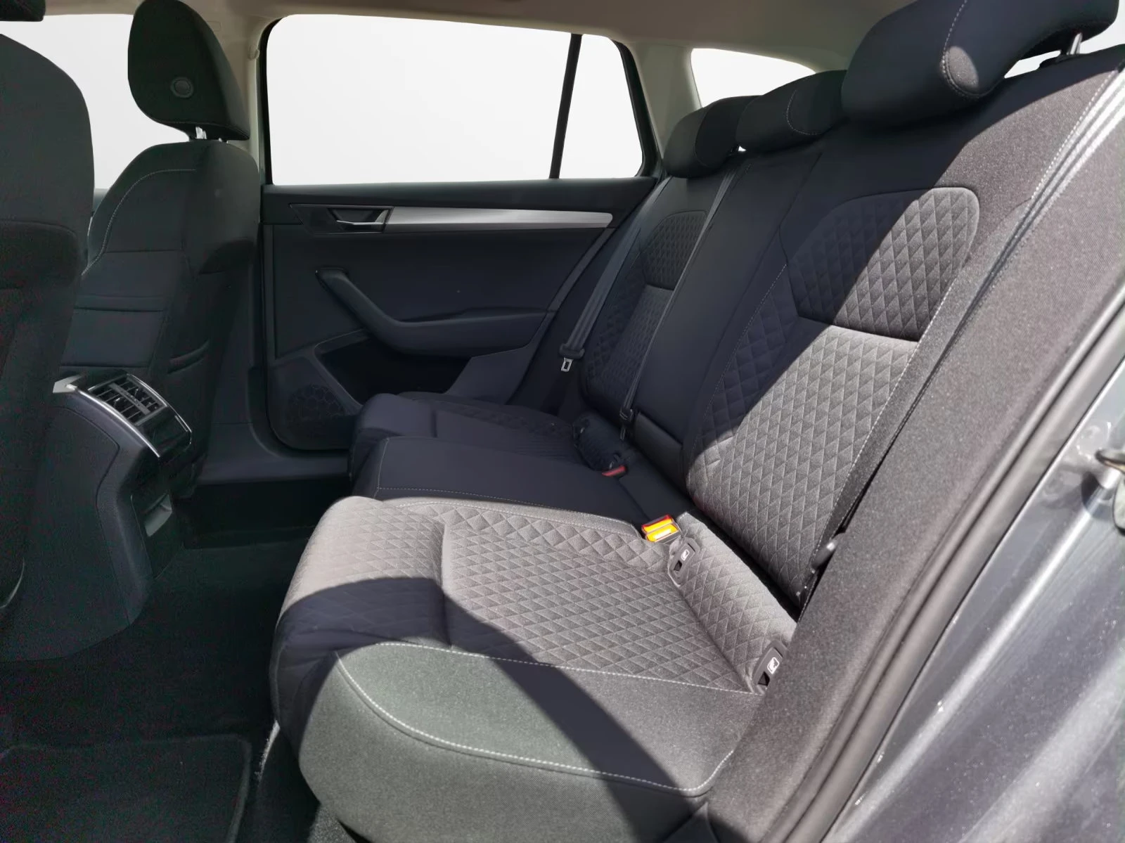 Skoda Superb 1.4TSI/AMBITION/218HP/DSG/CPLAY/KLESS/LED/946f | Mobile.bg � ����������� 12