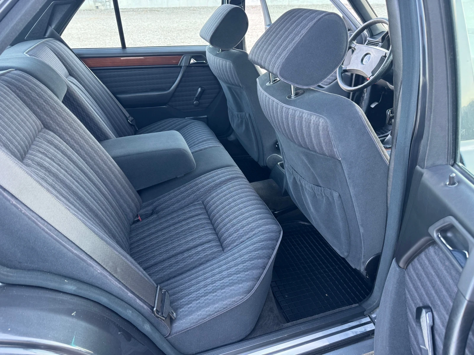 Mercedes-Benz E 200 2.0 , снимка 14 - Автомобили и джипове - 54378563