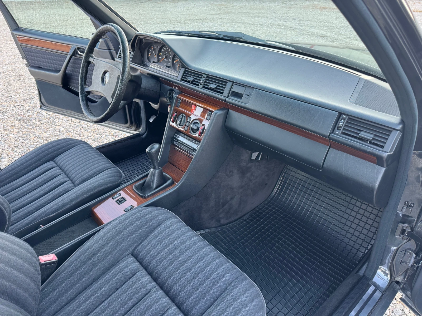 Mercedes-Benz E 200 2.0 , снимка 16 - Автомобили и джипове - 54378563