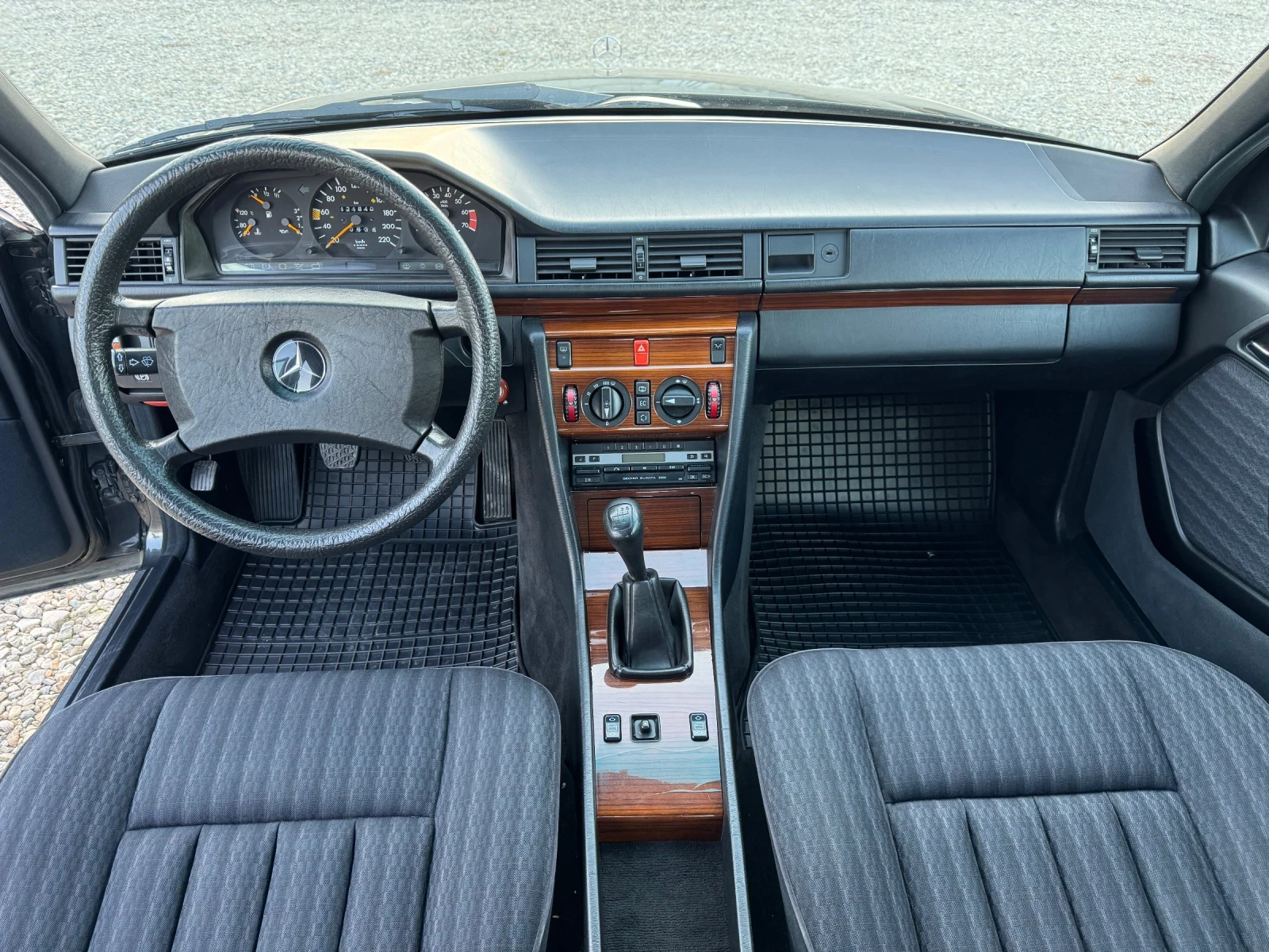 Mercedes-Benz E 200 2.0 , снимка 11 - Автомобили и джипове - 54378563
