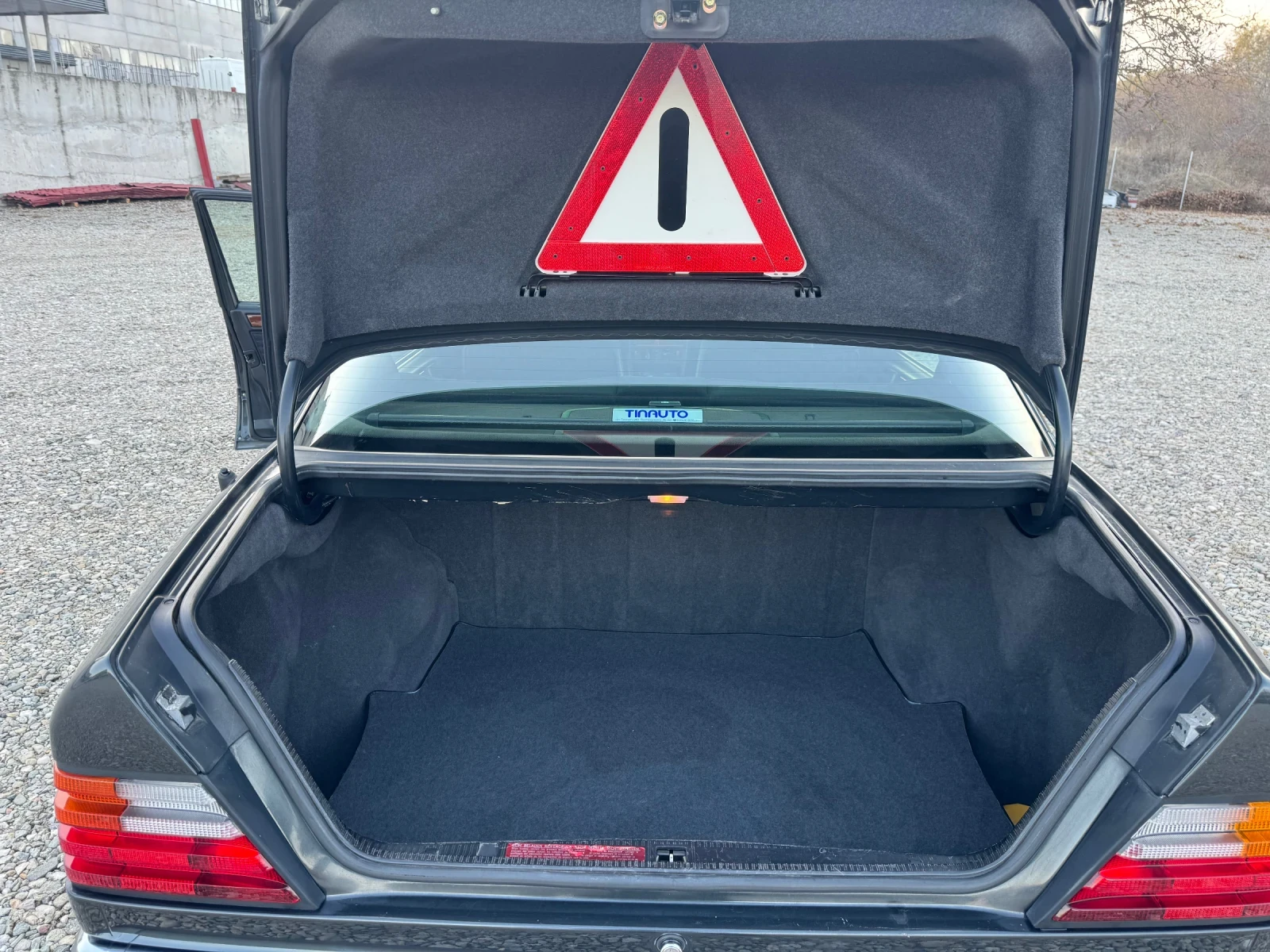 Mercedes-Benz E 200 2.0 , снимка 13 - Автомобили и джипове - 54378563
