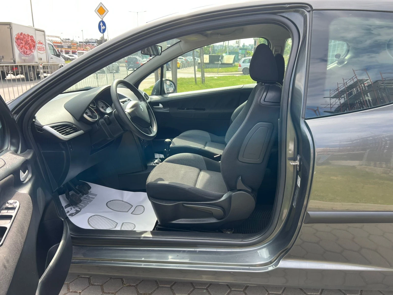 Peugeot 207 1.4i/KLIMA, снимка 8 - Автомобили и джипове - 54565461