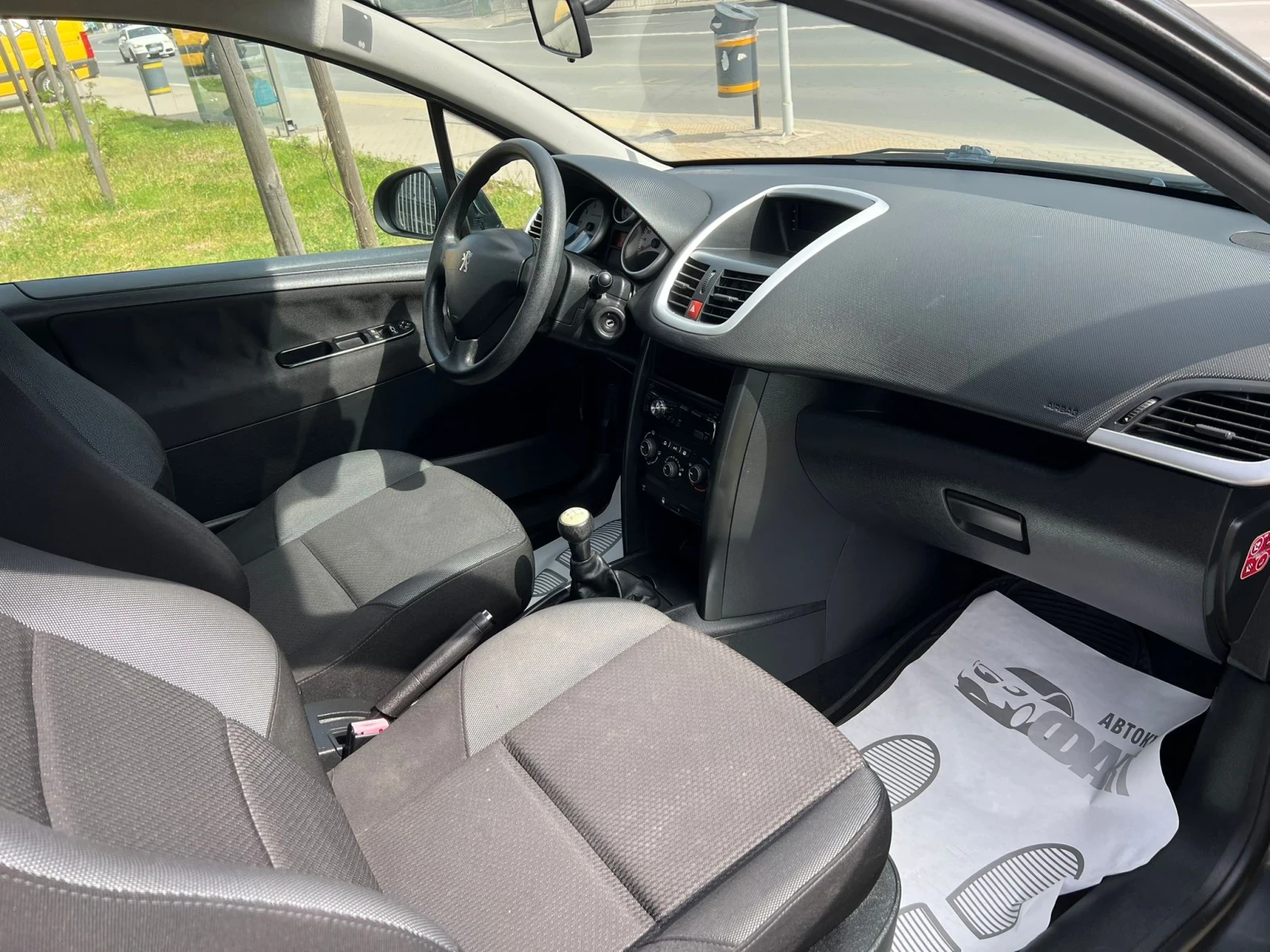 Peugeot 207 1.4i/KLIMA, снимка 9 - Автомобили и джипове - 54565461