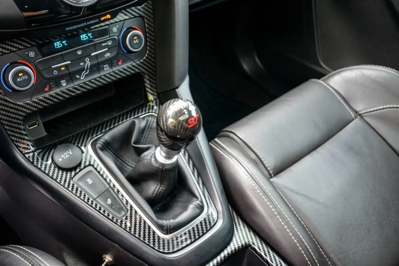 Ford Focus ST* ШИБЕДАХ* ПОДГРЕВ, снимка 17 - Автомобили и джипове - 55260882
