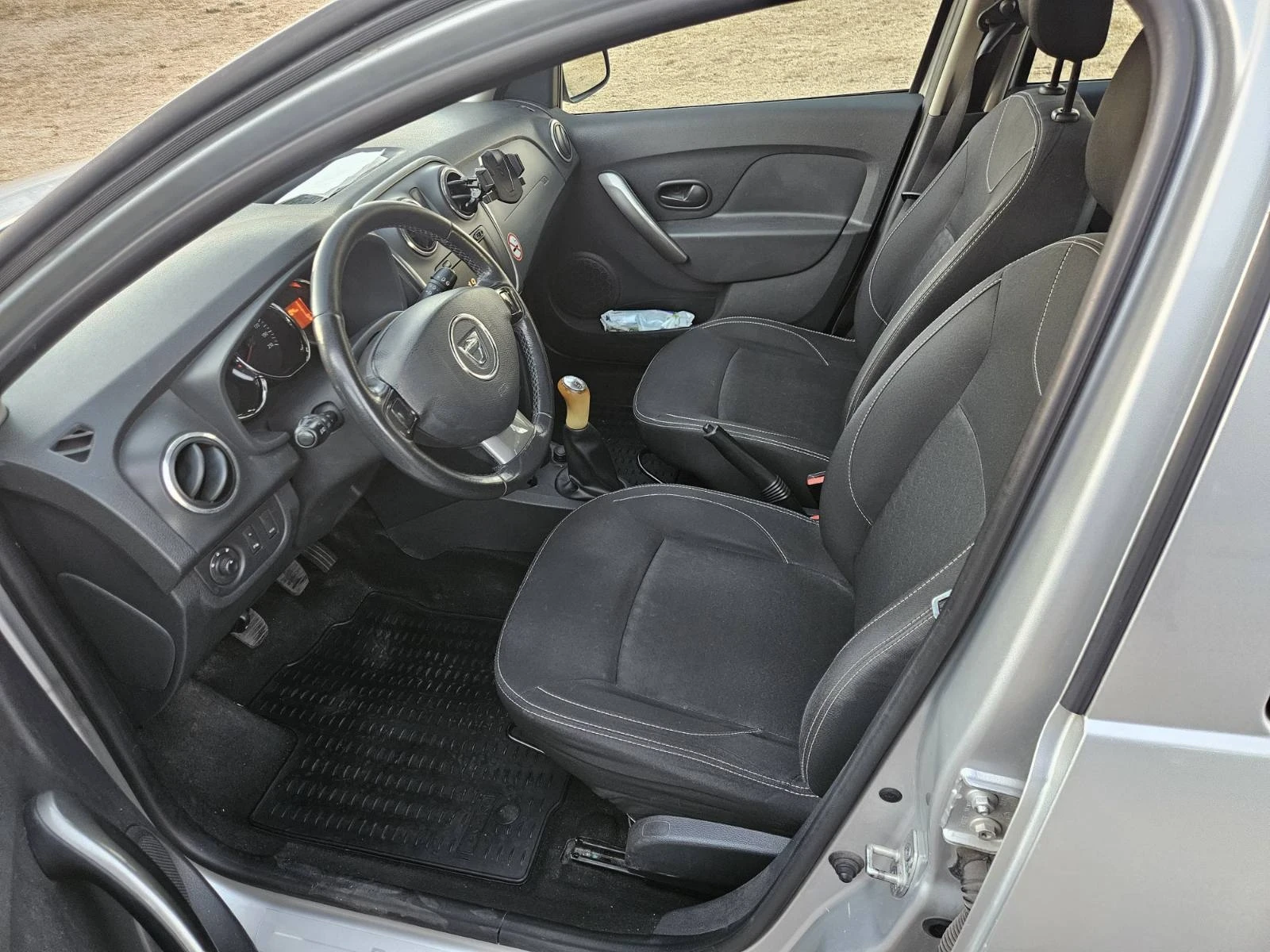 Dacia Sandero, снимка 6 - Автомобили и джипове - 56024533