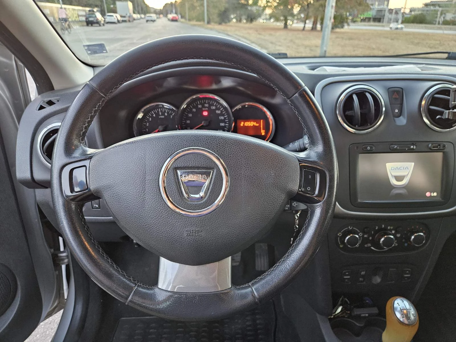 Dacia Sandero, снимка 4 - Автомобили и джипове - 56024533