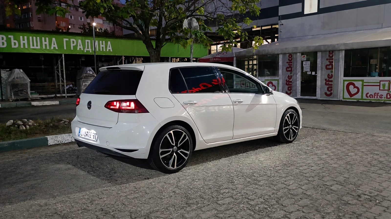 VW Golf 1.6tdi Highline , снимка 5 - Автомобили и джипове - 56195968