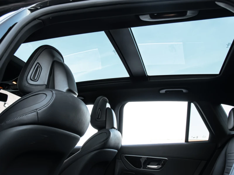 Mercedes-Benz GLC 300 2023* AMG PACK* DISTRONIK* 360* NAPPA* KEYLESS GO*, снимка 15 - Автомобили и джипове - 53135894