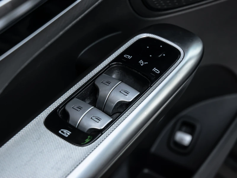 Mercedes-Benz GLC 300 2023* AMG PACK* DISTRONIK* 360* NAPPA* KEYLESS GO*, снимка 14 - Автомобили и джипове - 53135894