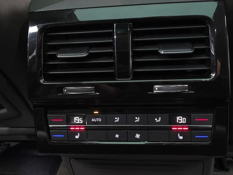 VW Touareg 3.0 DEN Automatic, снимка 16 - Автомобили и джипове - 55730525