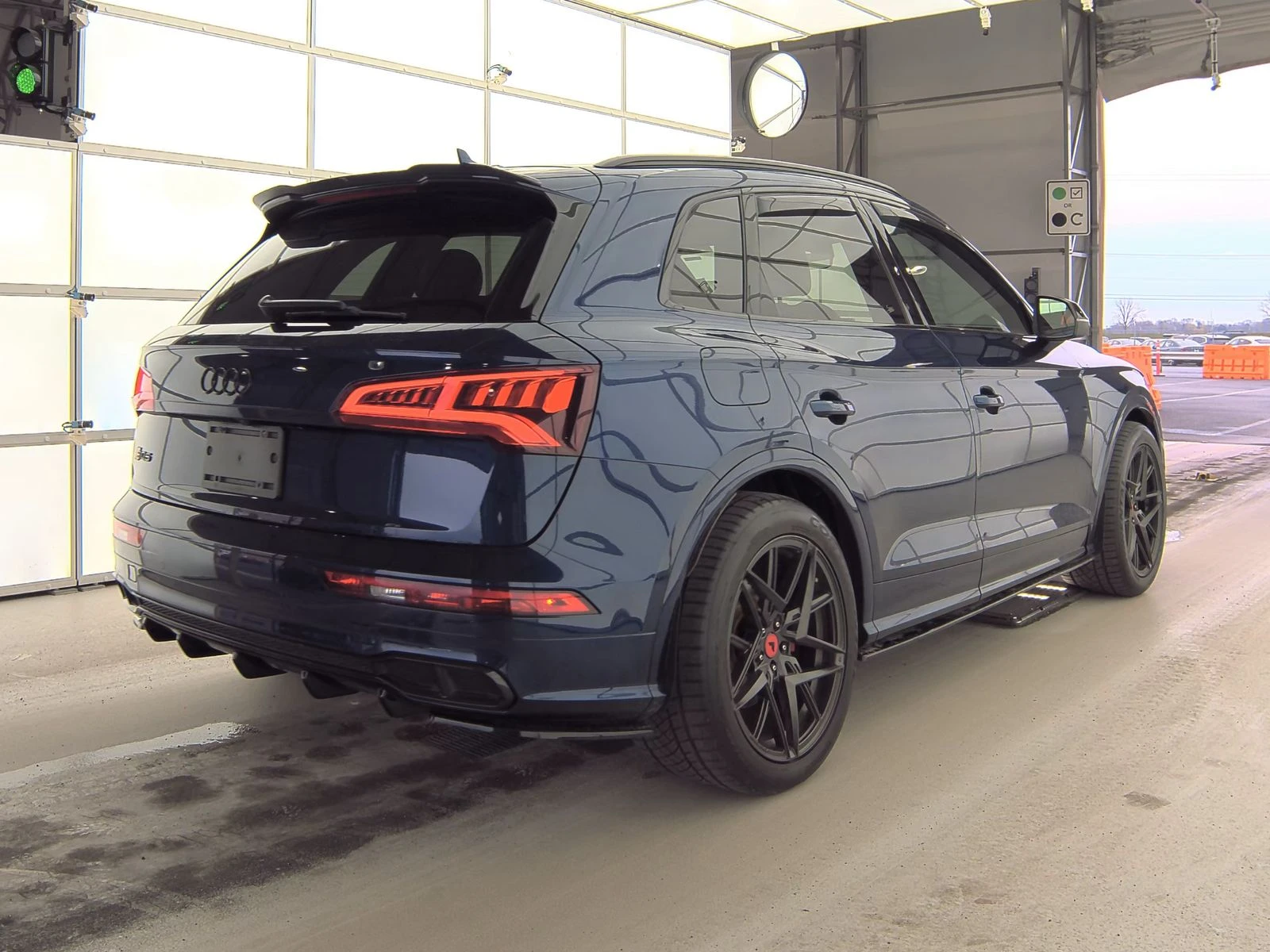 Audi SQ5 PREMIUM PLUS* QUATTRO* BLACK OPTIC* B&O* DIGITAL*  - изображение 4