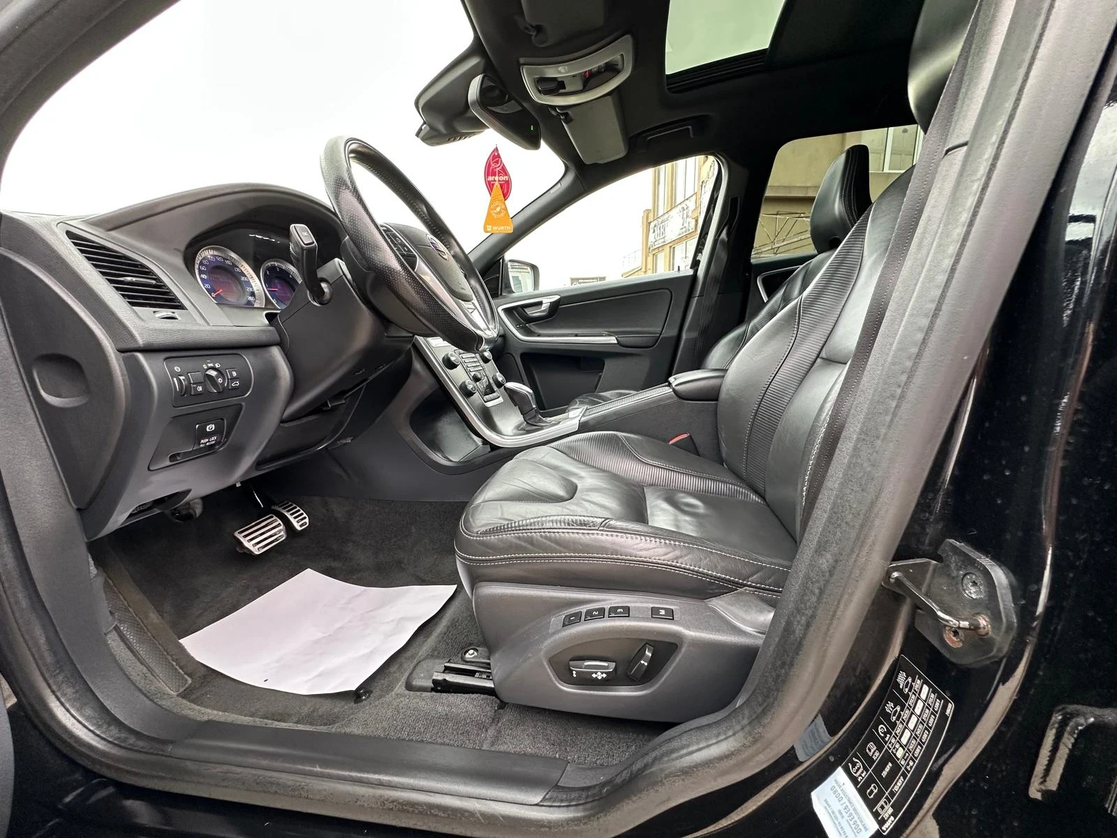 Volvo XC60 2.4D-4x4-R-DESIGN-СЕРВИЗНА ИСТОРИЯ - изображение 8
