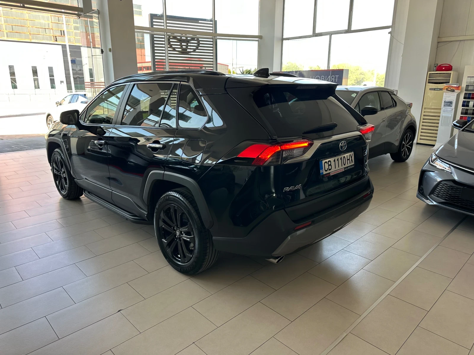 Toyota Rav4 Luxury Premium - изображение 3