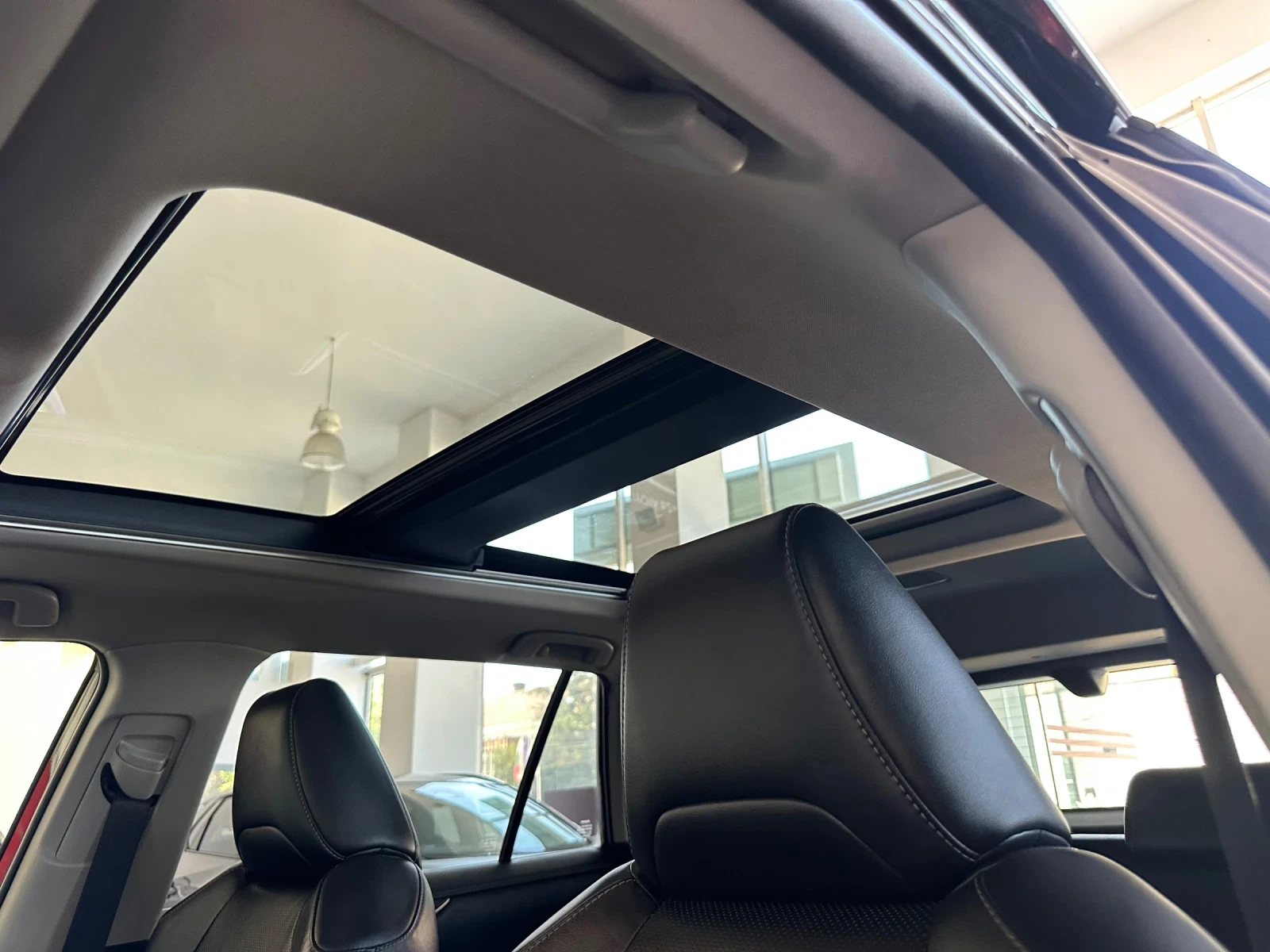 Toyota Rav4 Luxury Premium - изображение 8