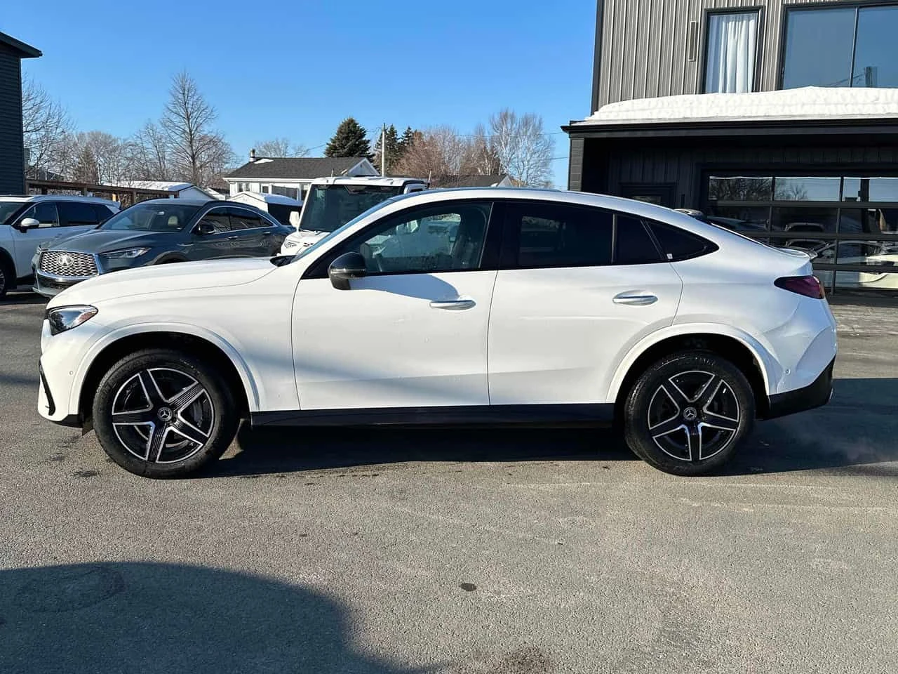 Mercedes-Benz GLC * 300 4MATIC Coupe * CARFAX * ЦЕНА ДО БГ - изображение 2