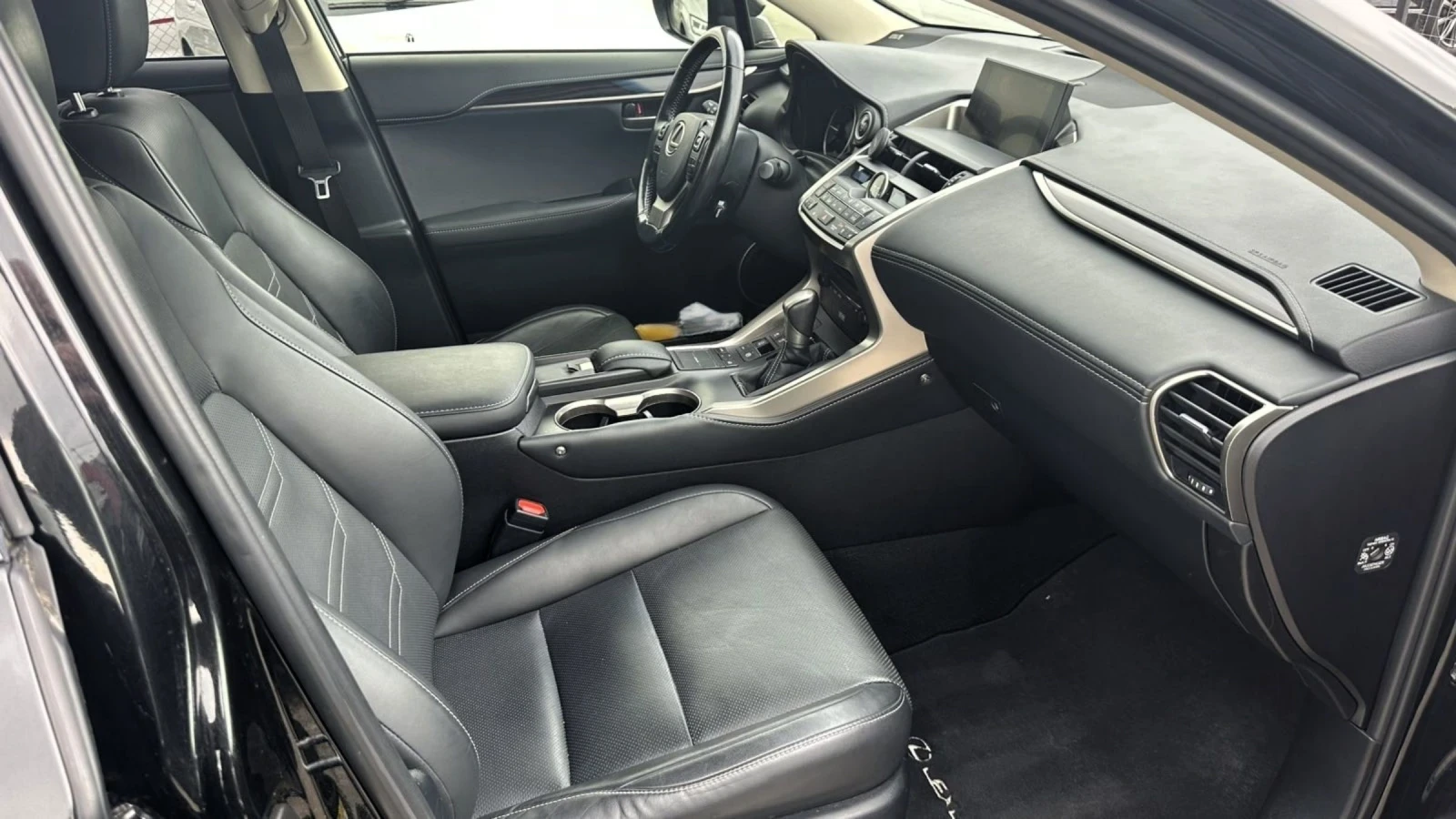 Lexus NX 300h 2.5 Hybrid 83х км, снимка 9 - Автомобили и джипове - 54685403