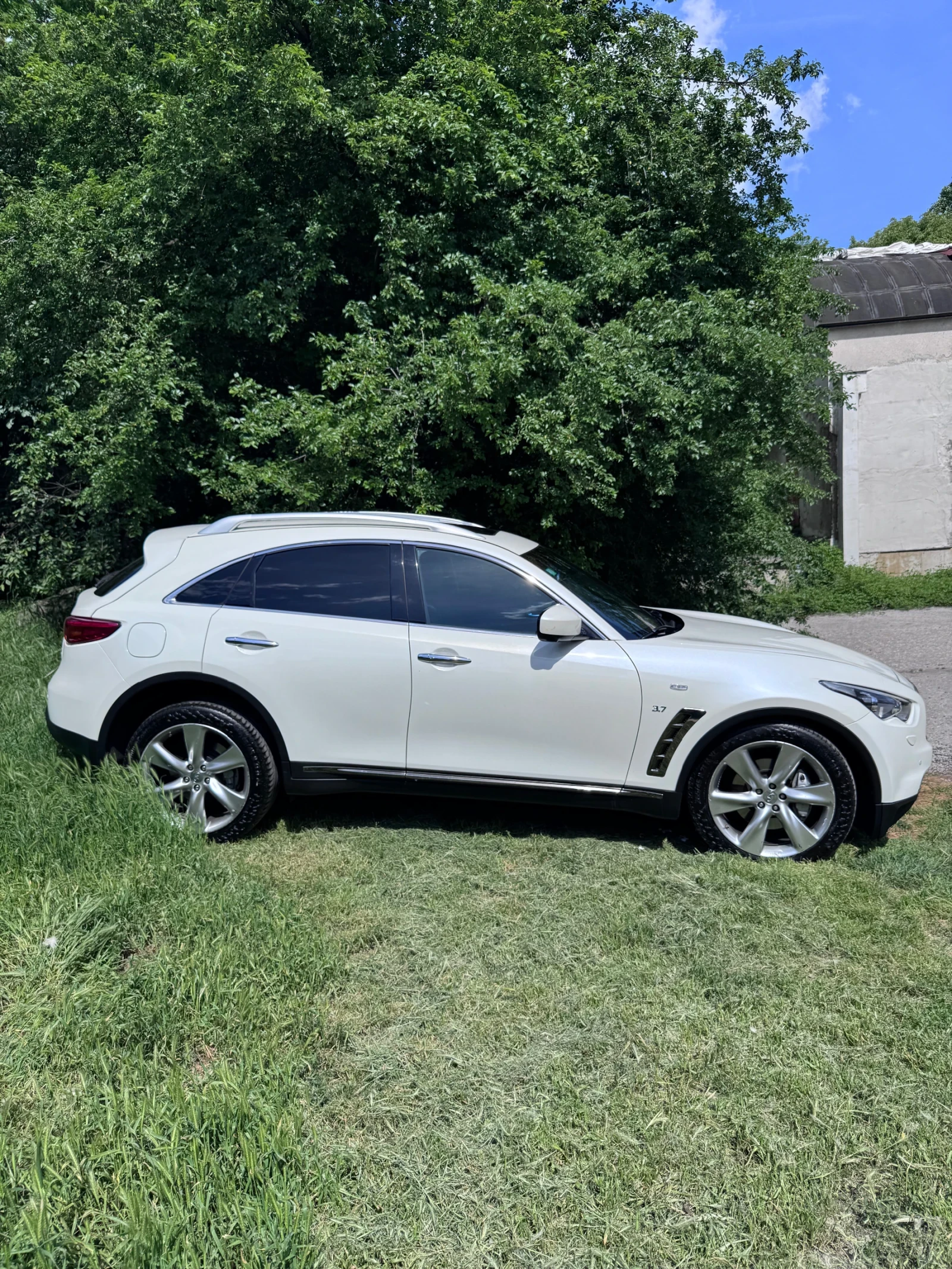 Infiniti QX70 3.7 S, снимка 2 - Автомобили и джипове - 54691612