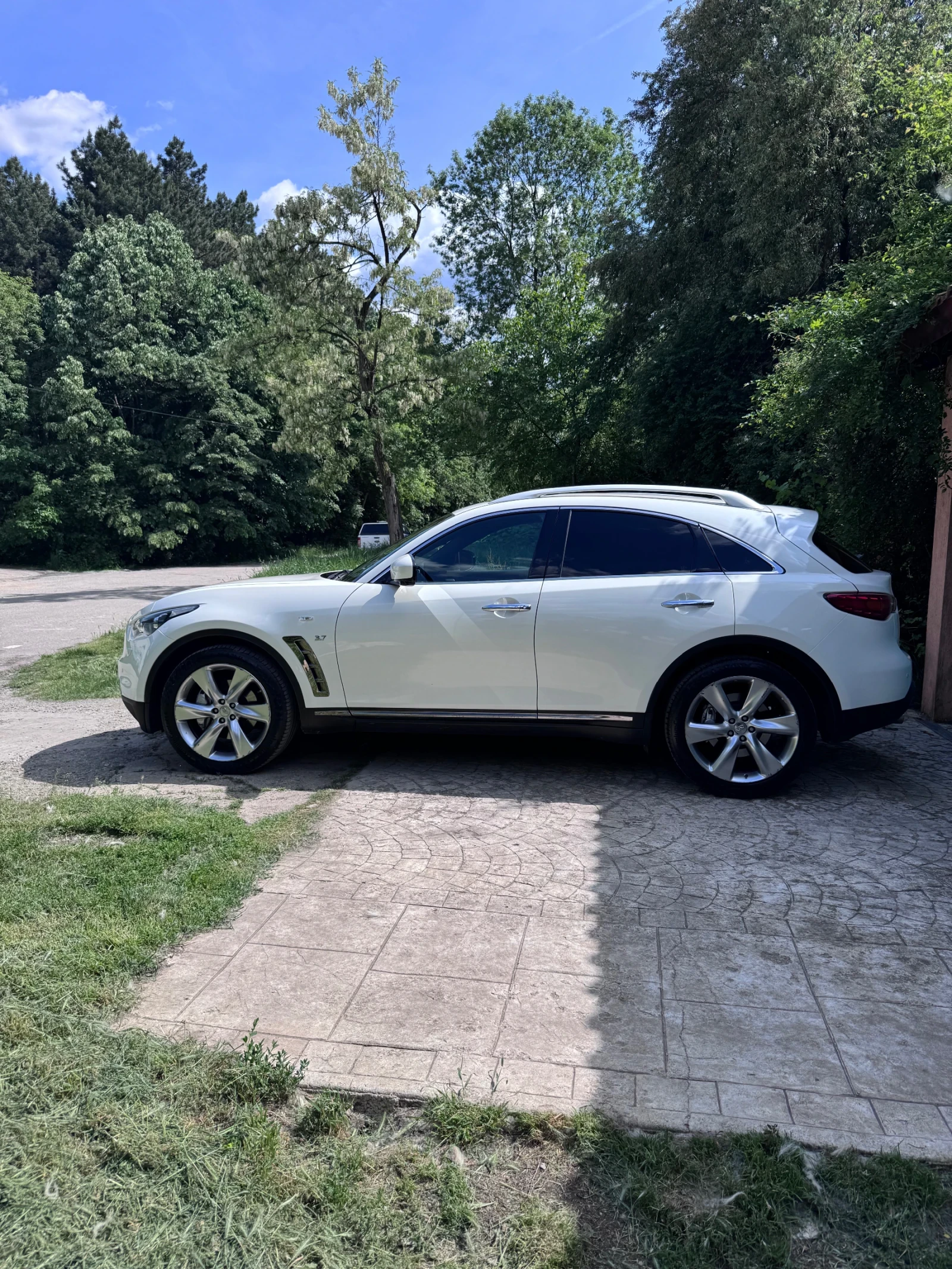 Infiniti QX70 3.7 S, снимка 3 - Автомобили и джипове - 54691612
