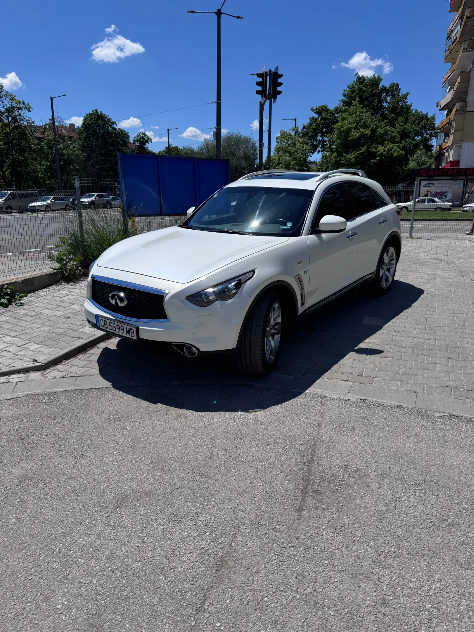 Infiniti QX70 3.7 S, снимка 13 - Автомобили и джипове - 54691612