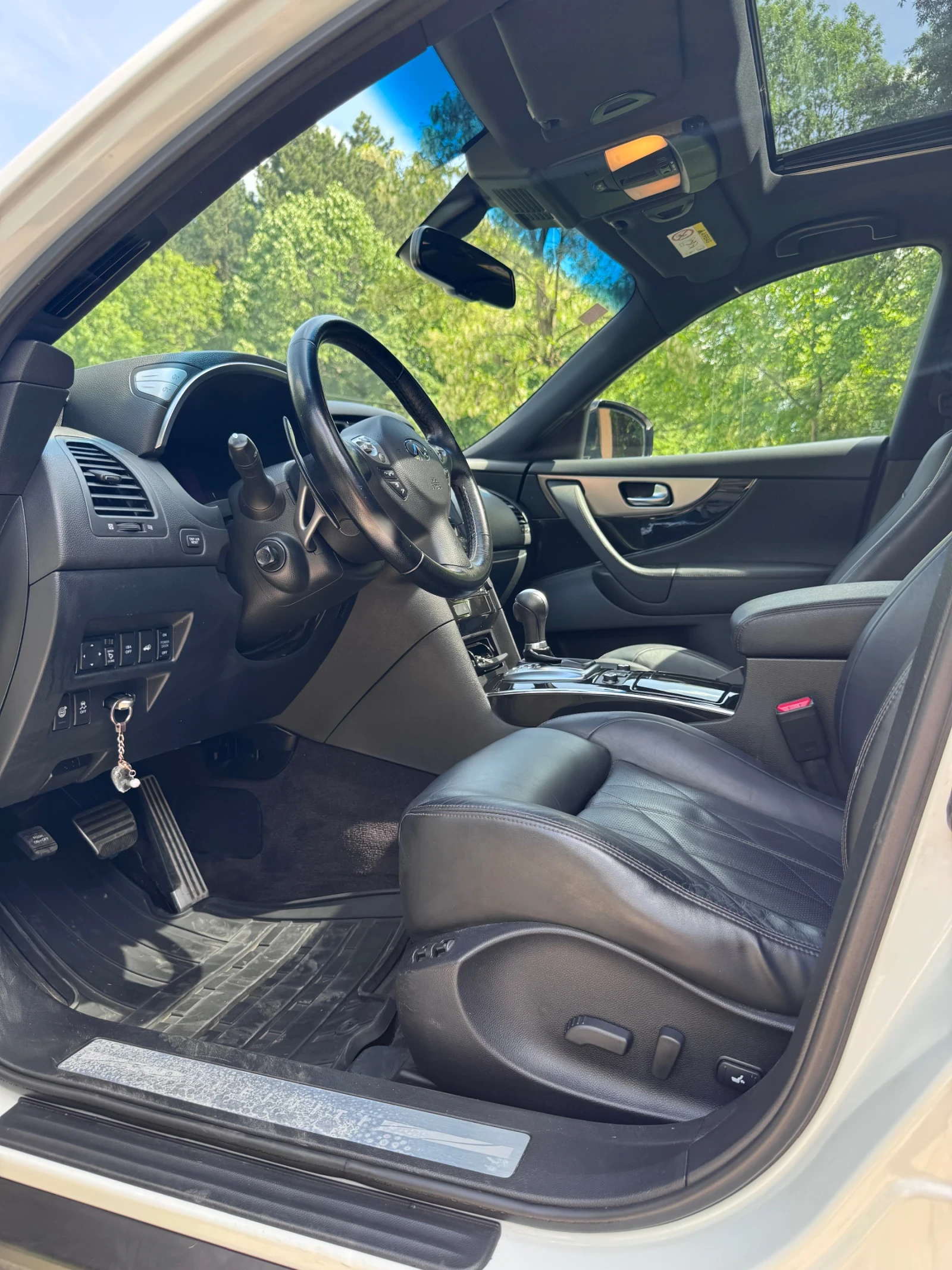 Infiniti QX70 3.7 S, снимка 5 - Автомобили и джипове - 54691612
