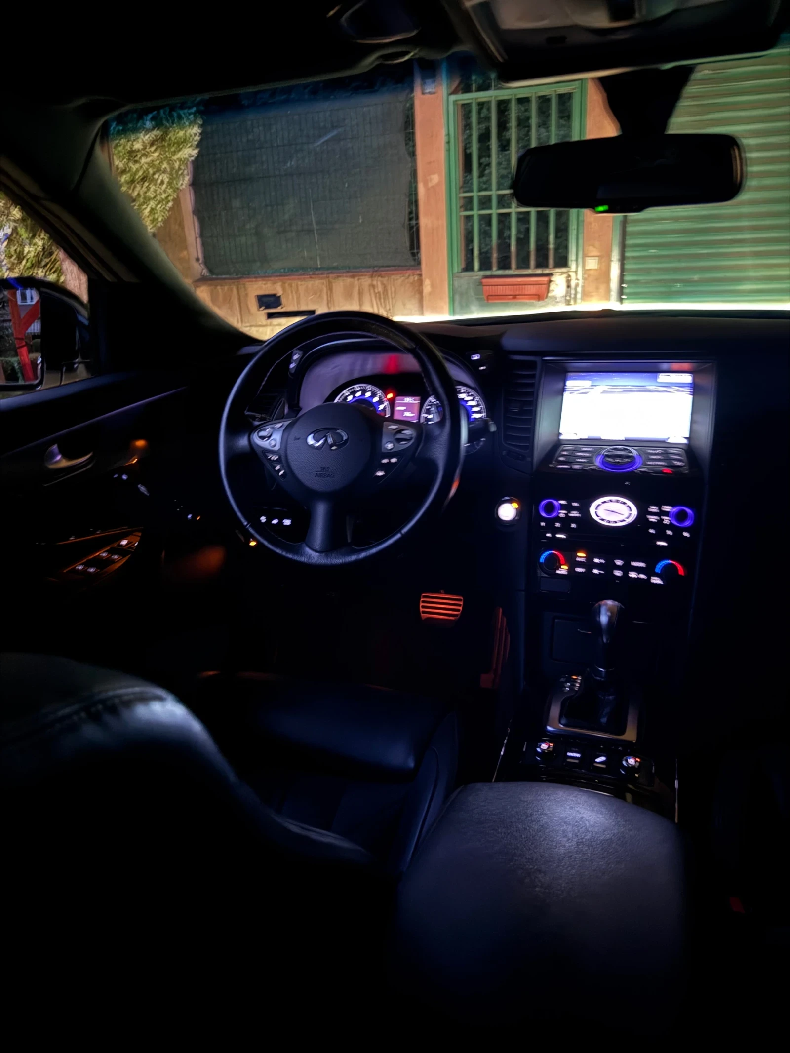 Infiniti QX70 3.7 S, снимка 17 - Автомобили и джипове - 54691612