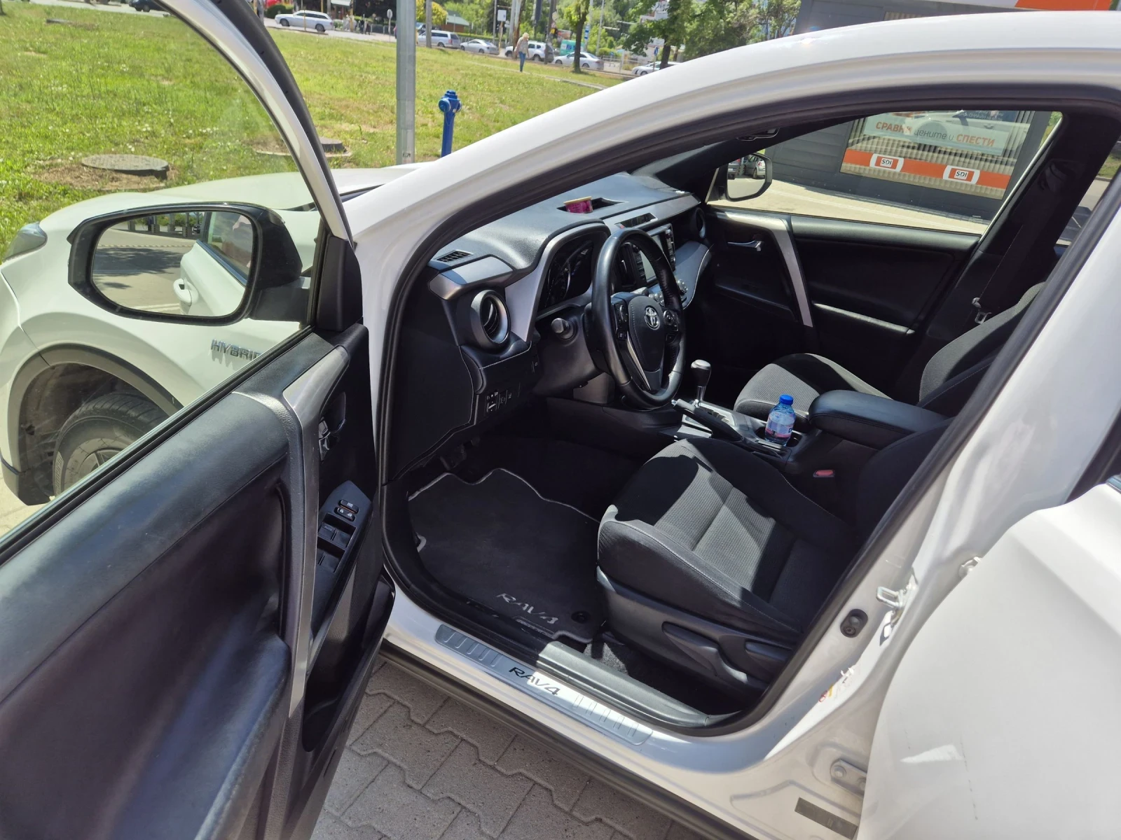 Toyota Rav4 2.5 хибрид, снимка 9 - Автомобили и джипове - 54901147