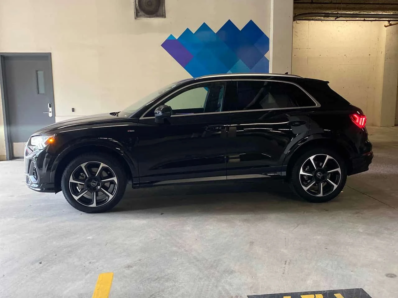 Audi Q3 * Progressiv * CARFAX * БЕЗ ПЪРВОНАЧАЛНА ВНОСКА, снимка 2 - Автомобили и джипове - 55085128