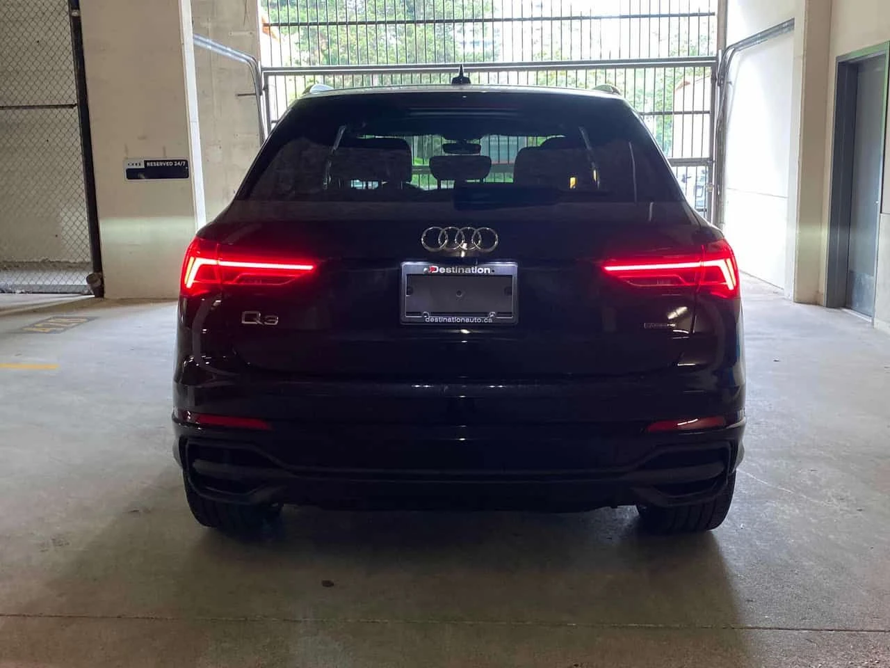 Audi Q3 * Progressiv * CARFAX * БЕЗ ПЪРВОНАЧАЛНА ВНОСКА, снимка 4 - Автомобили и джипове - 55085128