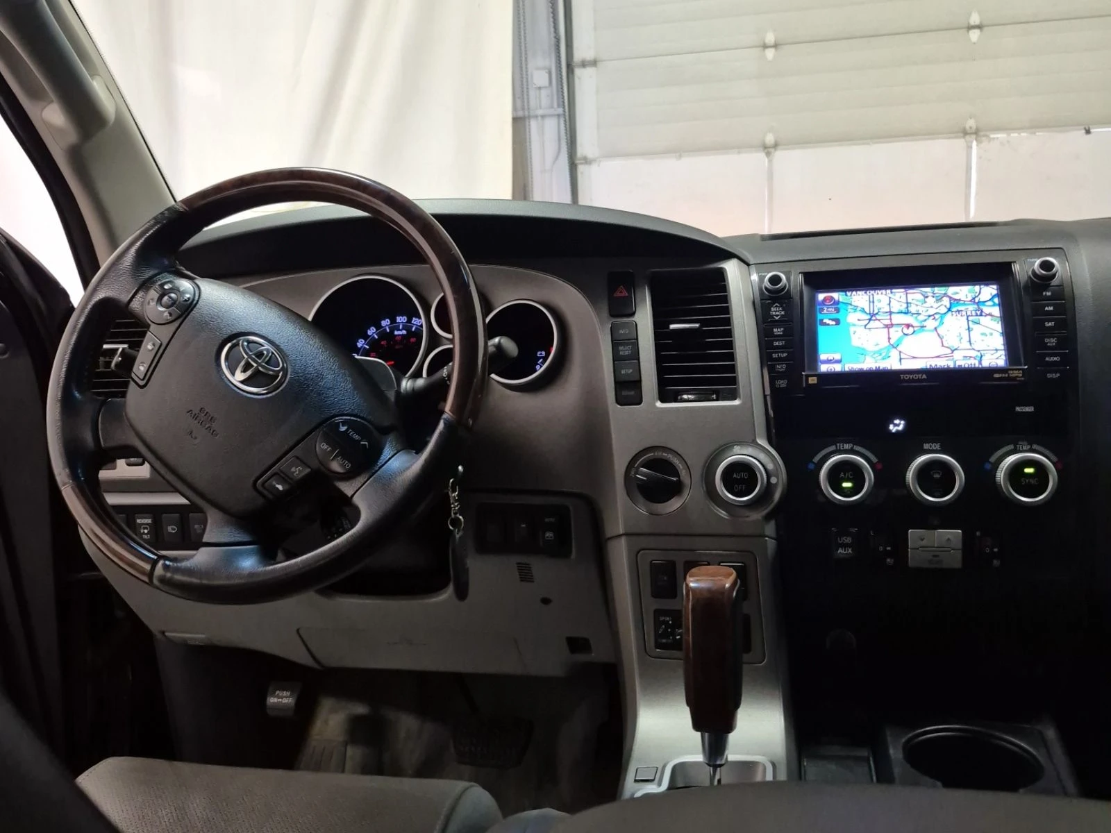 Toyota Sequoia PLATINUM  CARFAX, снимка 10 - Автомобили и джипове - 55430321