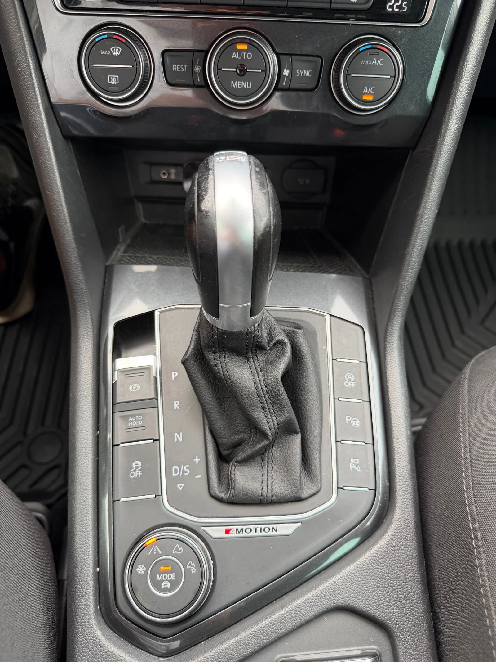 VW Tiguan 71000 км, снимка 11 - Автомобили и джипове - 56015162